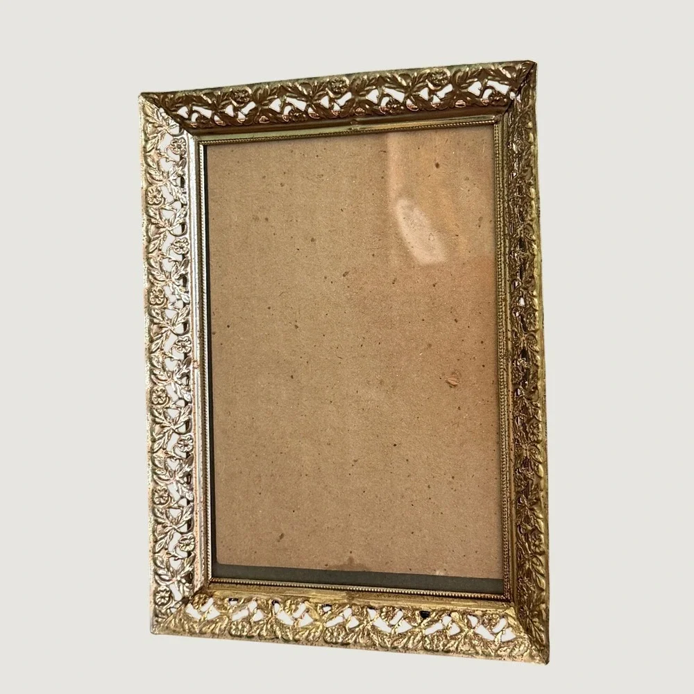 Vintage Gold Filigree Metal Floral Picture Frame Tabletop Wall Mount 5x7